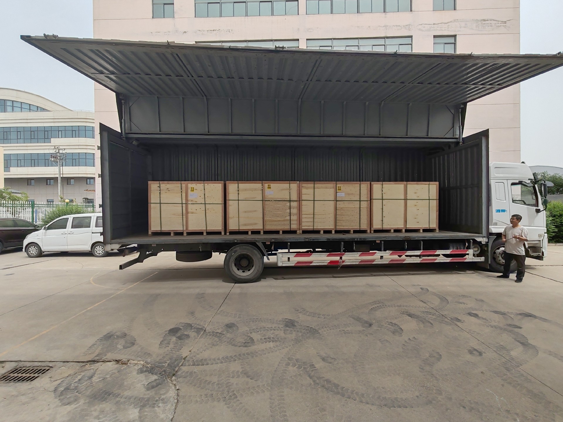 【严选实录】埃克森品牌100kW工业级变频交流电源设备出货全记录 | 全国333个地区信赖的电源解决方案